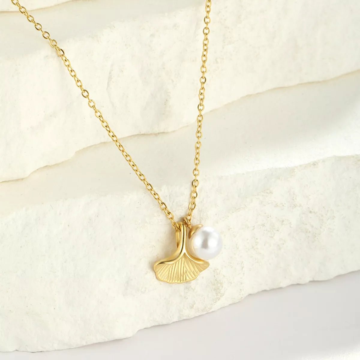 Pearl & Shell Pendant Necklace - Q.B.Accessories