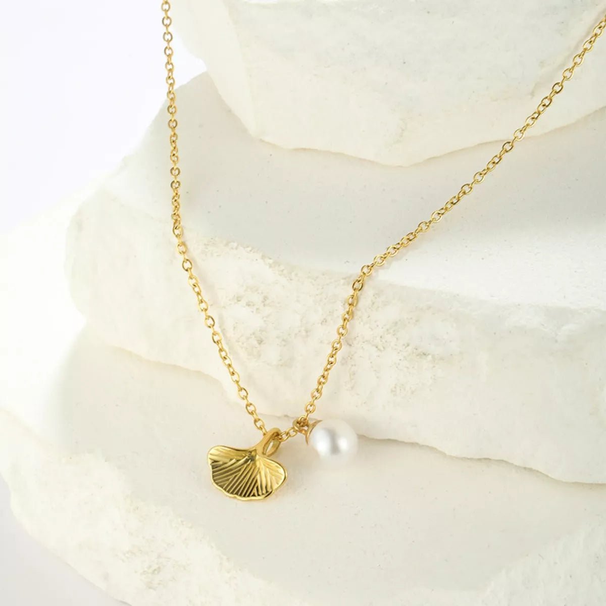Pearl & Shell Pendant Necklace - Q.B.Accessories