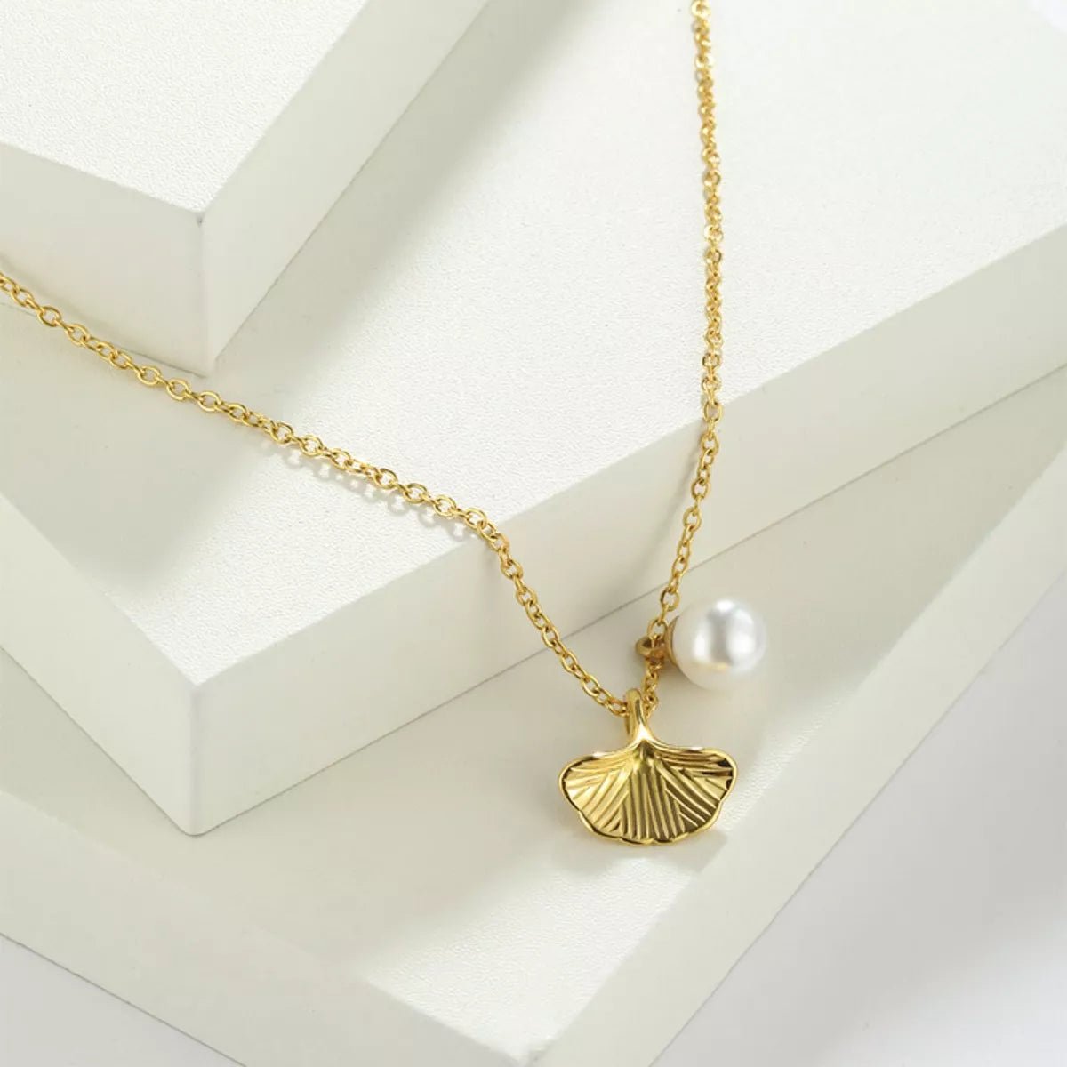 Pearl & Shell Pendant Necklace - Q.B.Accessories