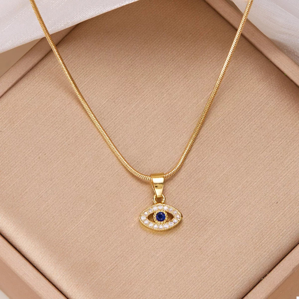 Gold Rhinestone Pendant Necklace - Q.B.Accessories